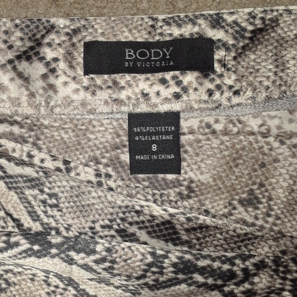NEW Victorias Secret Silky skirt sz 8 Snake print - Picture 2 of 7